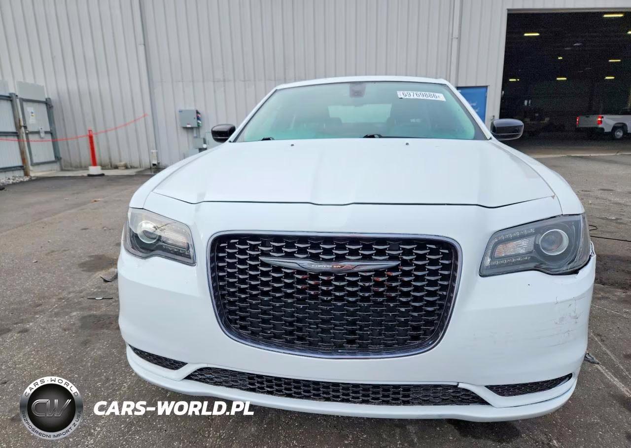 2022 Chrysler 300 Touring VIN:2C3CCAAG2NH134196 - 5