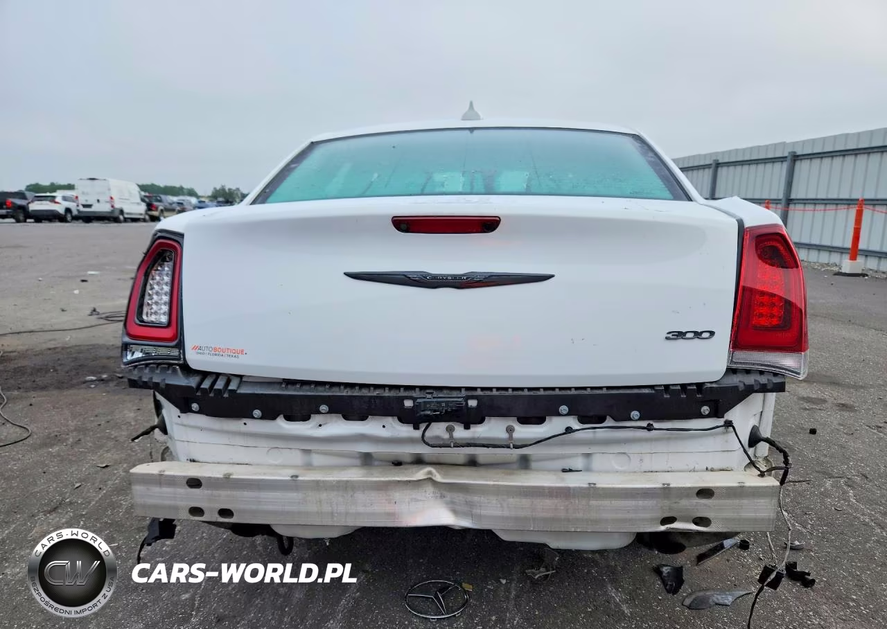 2022 Chrysler 300 Touring VIN:2C3CCAAG2NH134196 - 6