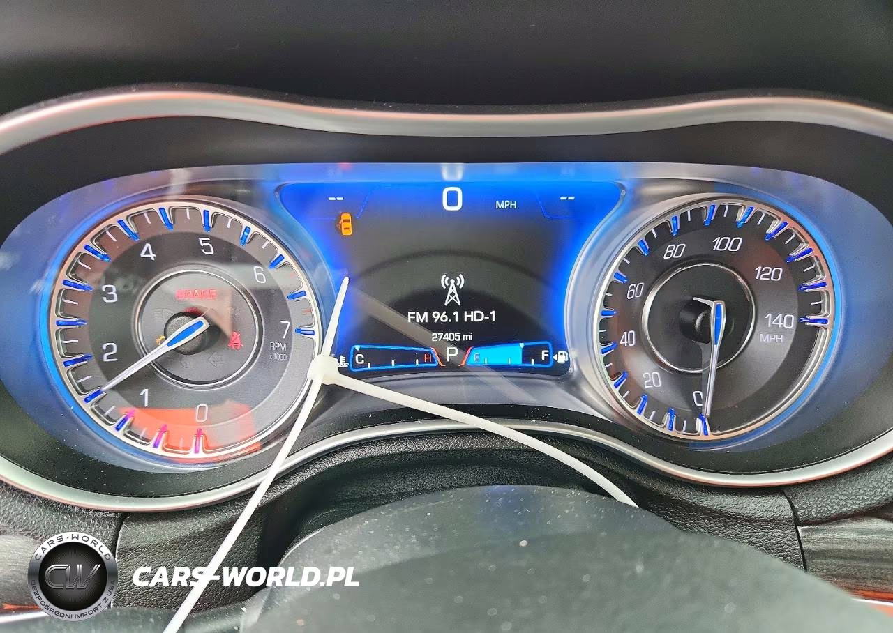 2022 Chrysler 300 Touring VIN:2C3CCAAG2NH134196 - 9