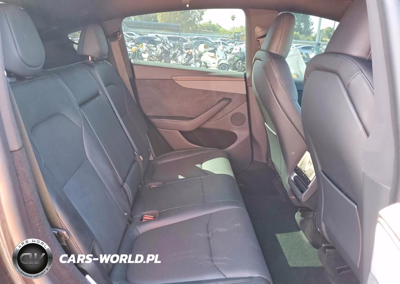 2026 Tesla Model Y VIN:7SAYGDEE1TF657392 - 11