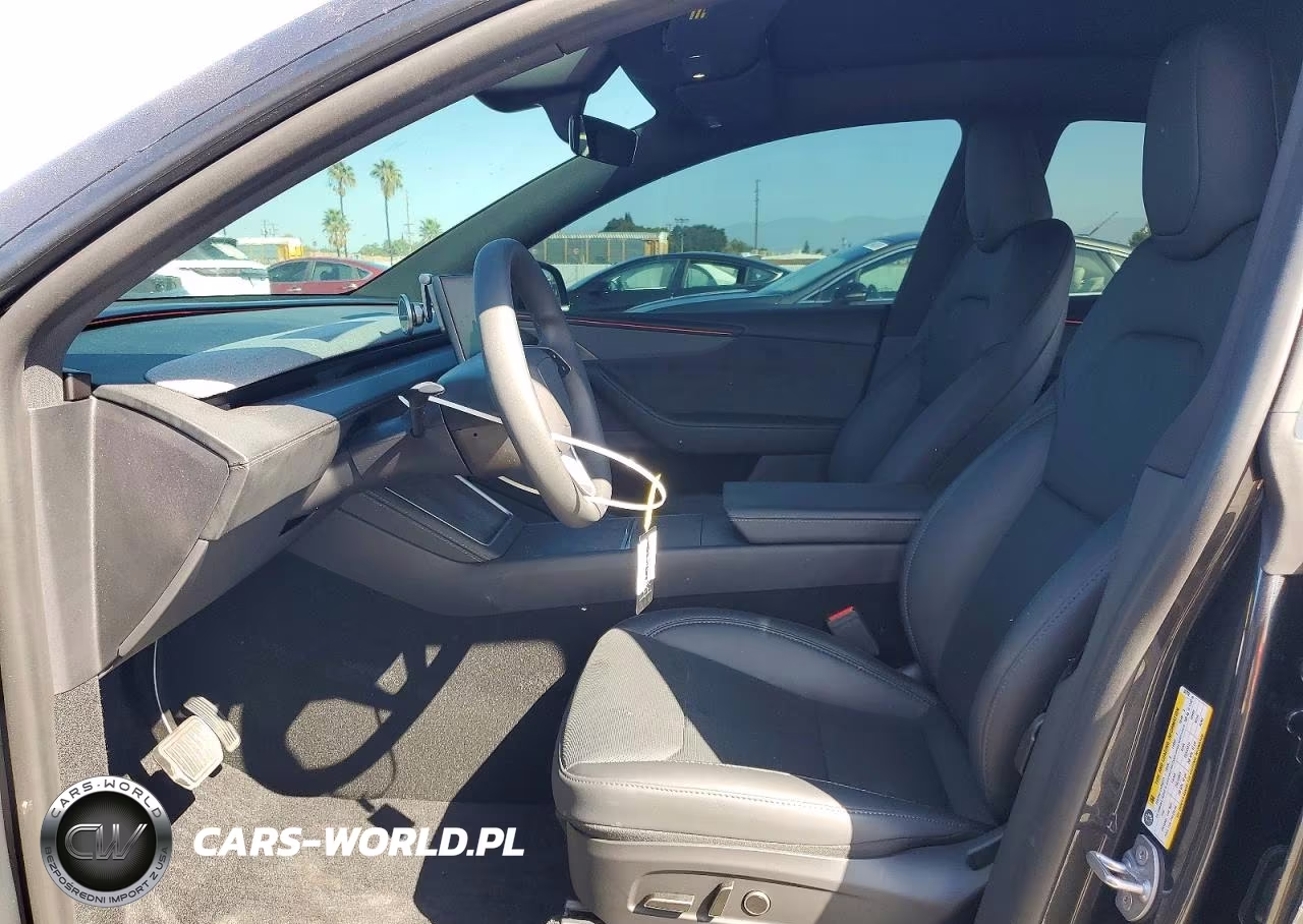 2026 Tesla Model Y VIN:7SAYGDEE1TF657392 - 7