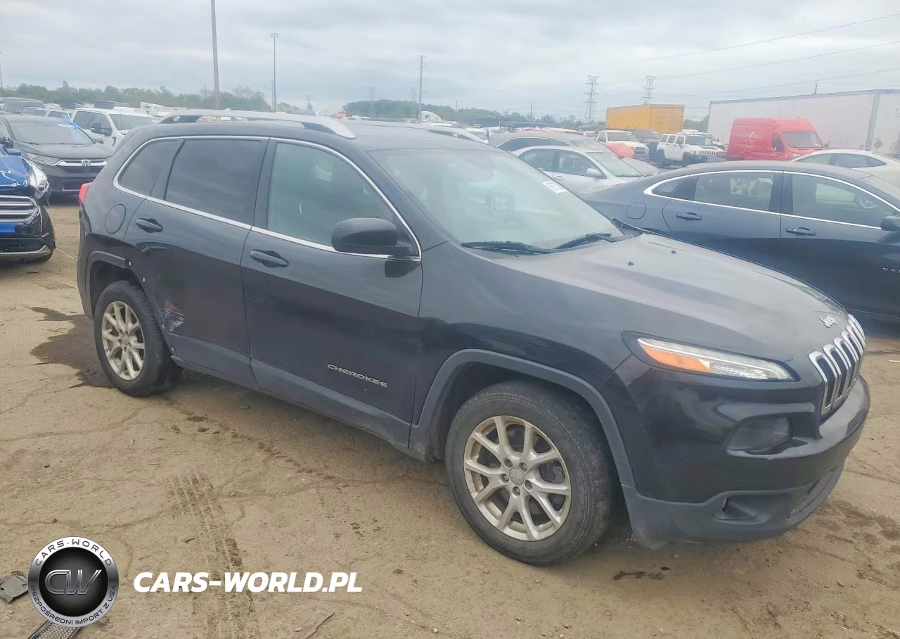 2016 Jeep Cherokee Latitude VIN:1C4PJLCSXGW159674 - 4