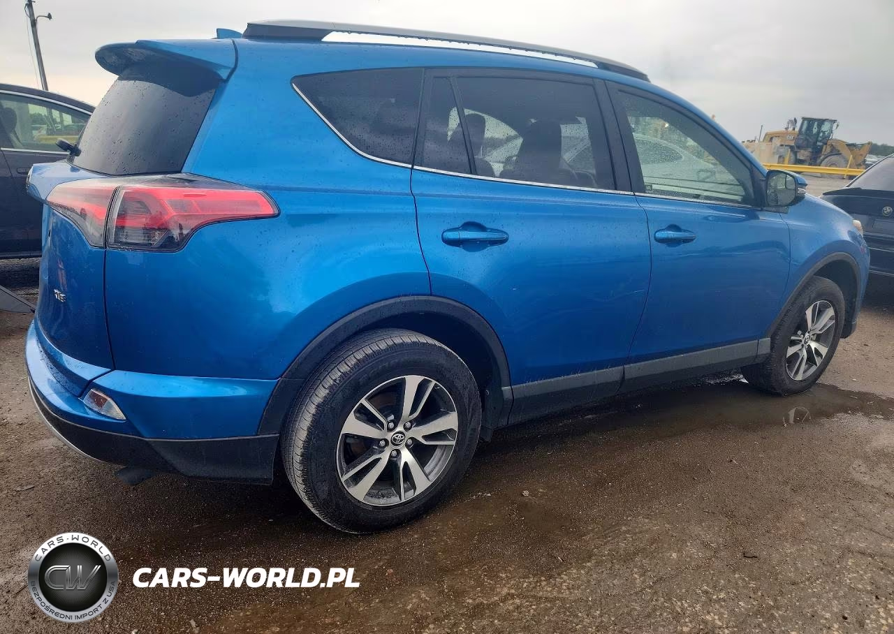 2017 Toyota Rav4 Xle VIN:JTMWFREV0HJ123899 - 3