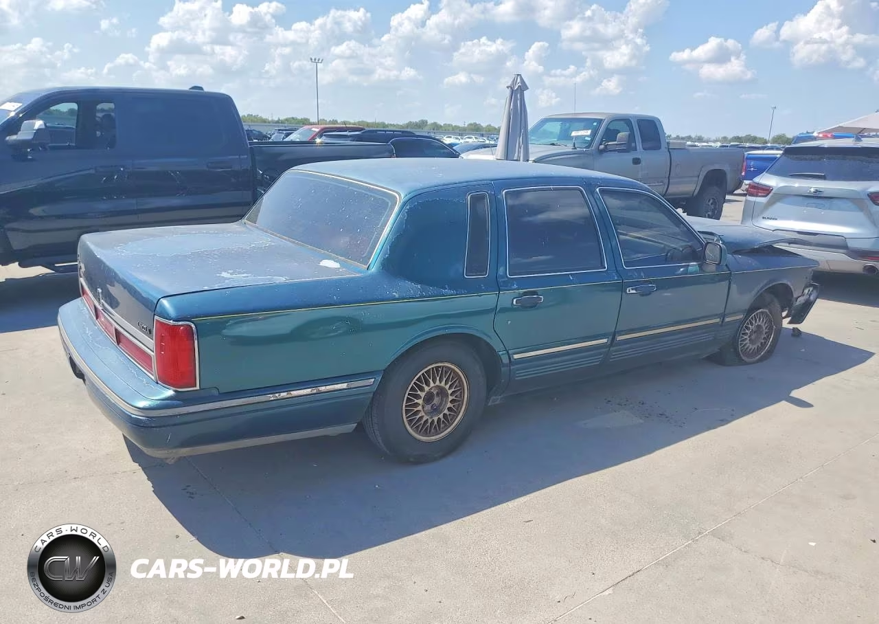 1997 Lincoln Town Car Signature VIN:1LNLM82W7VY731742 - 3