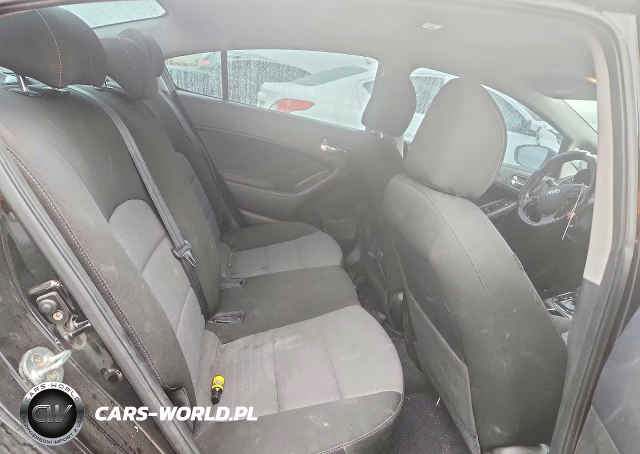 2018 Kia Forte S VIN:3KPFL4A7XJE226396 - 10