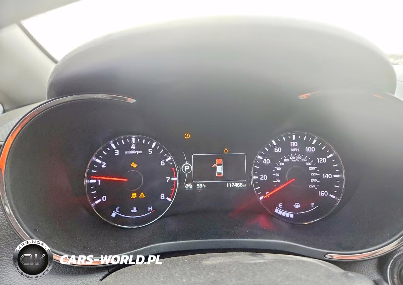 2018 Kia Forte S VIN:3KPFL4A7XJE226396 - 9
