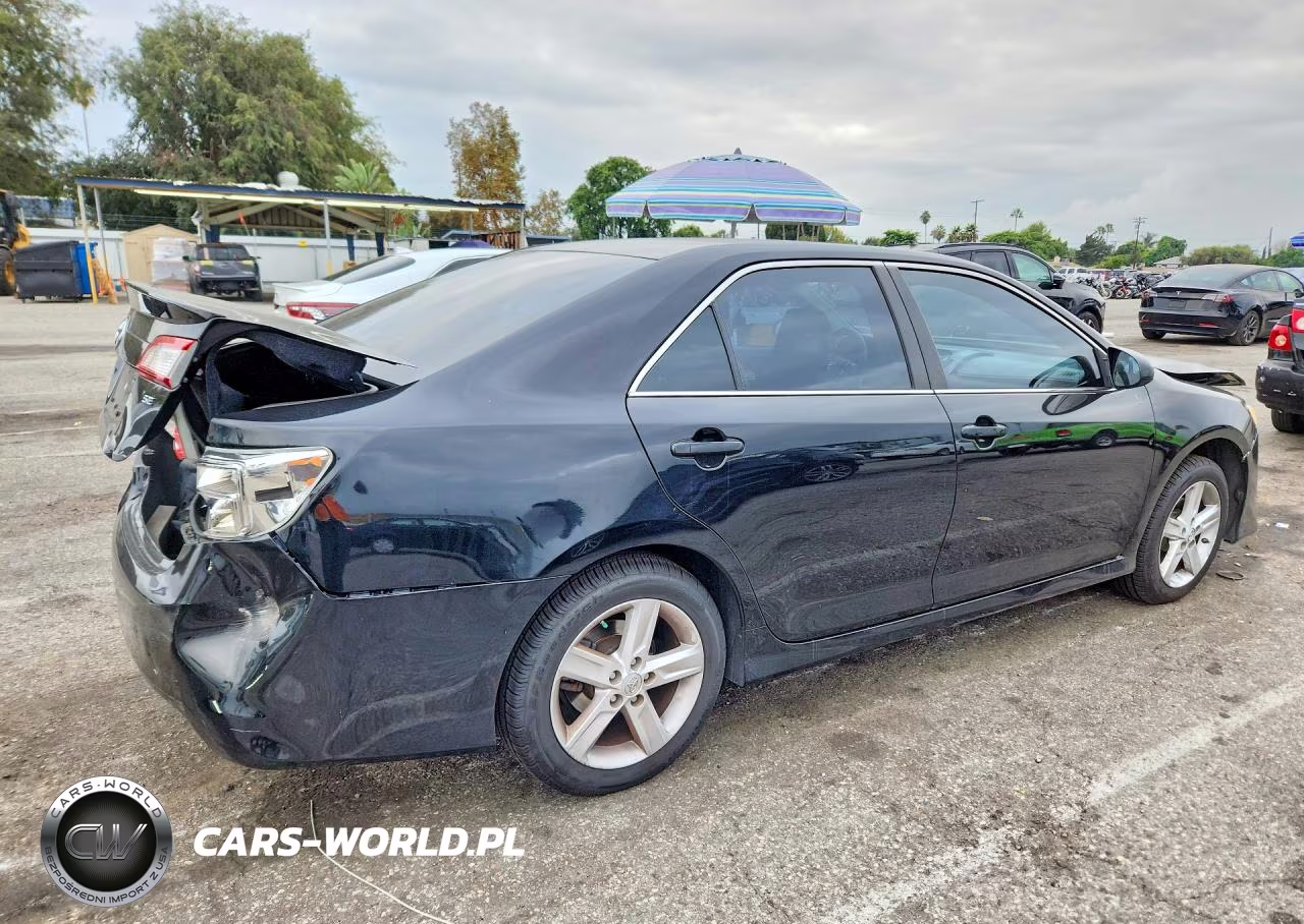 2014 Toyota Camry Se VIN:4T1BF1FK2EU458754 - 3