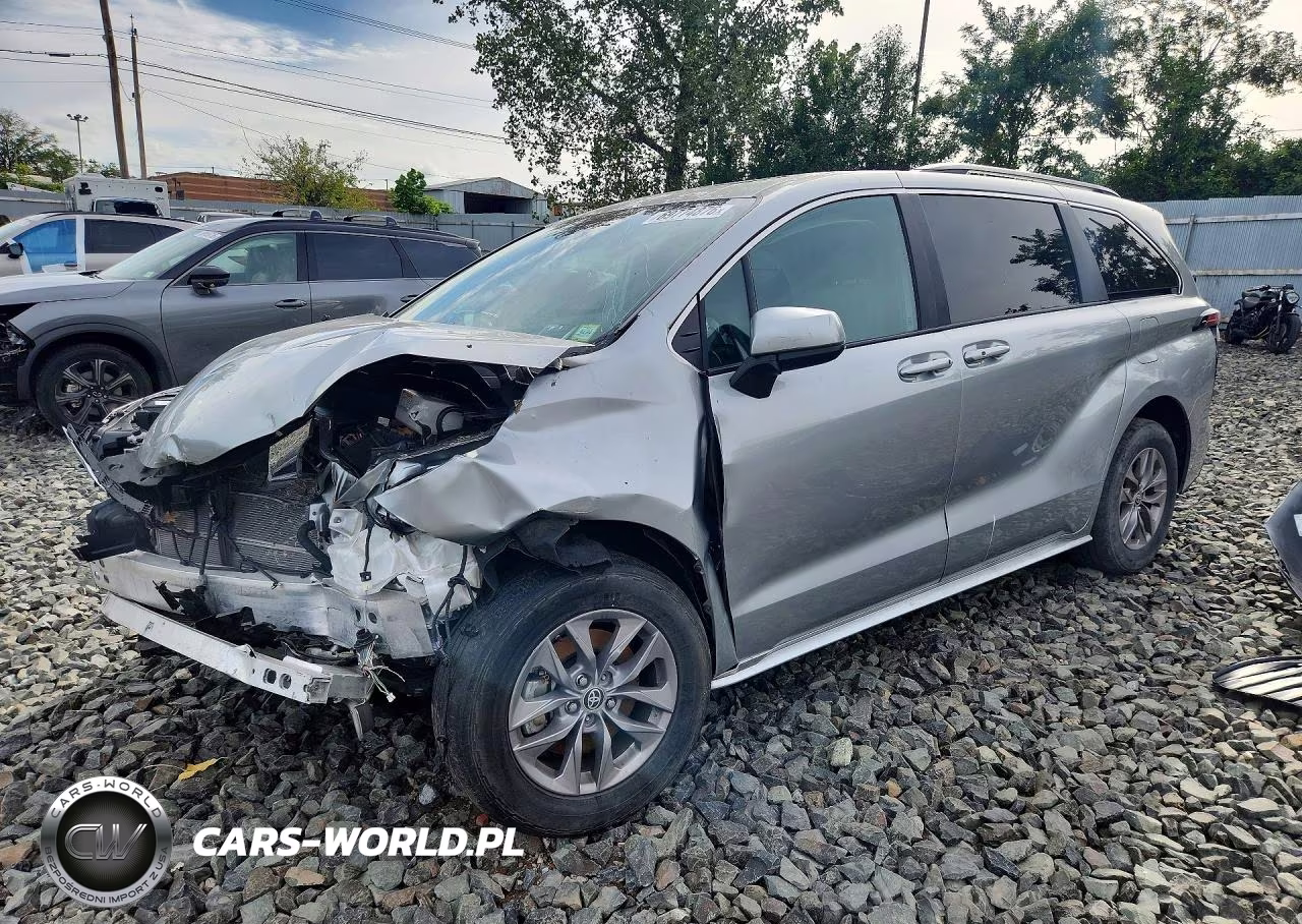 2025 Toyota Sienna Le