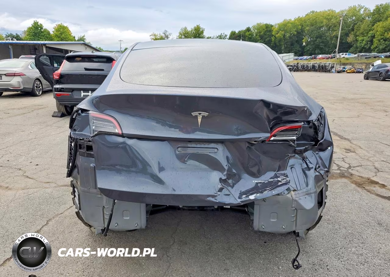 2022 Tesla Model Y VIN:7SAYGDEE2NA009267 - 6