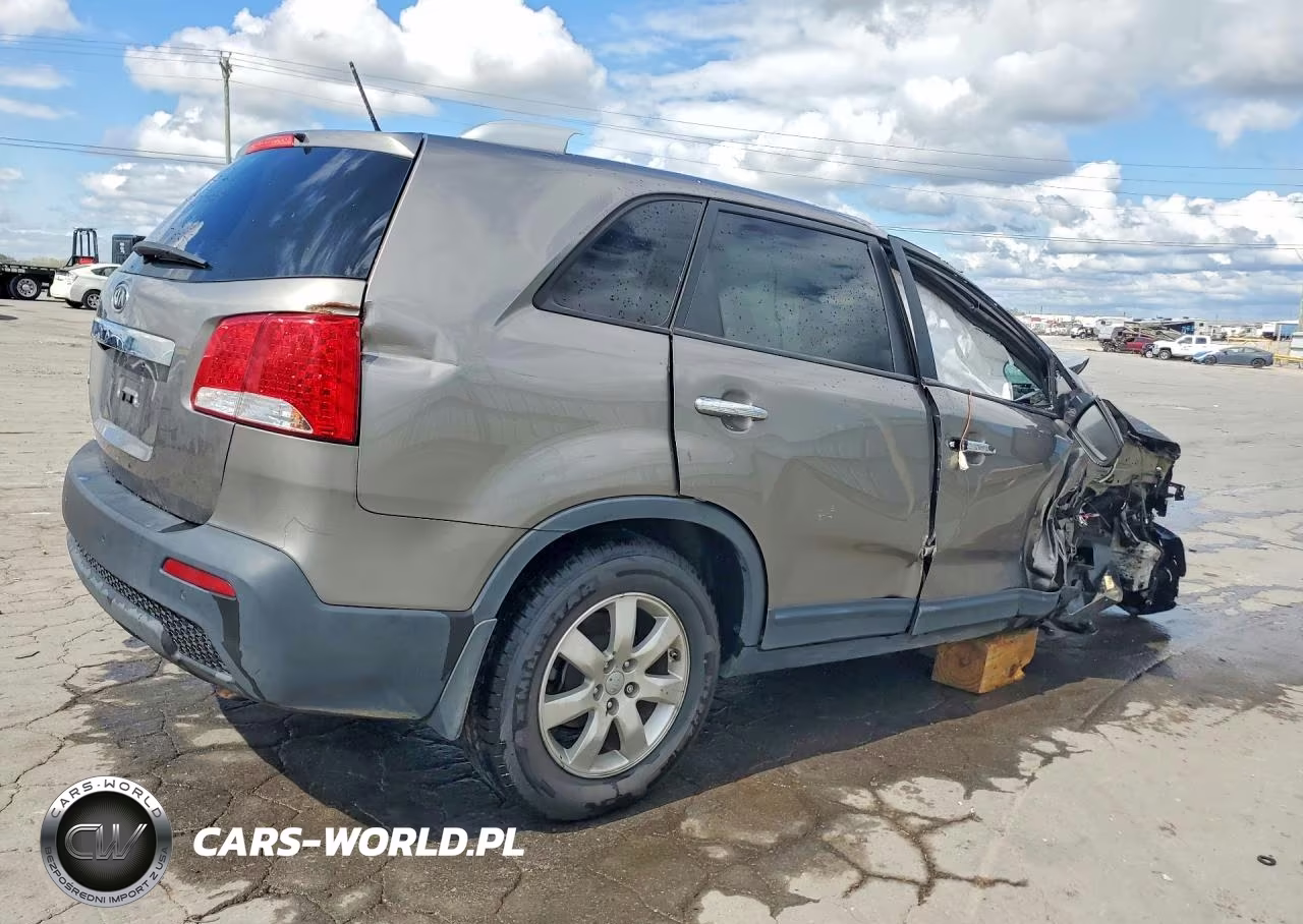 2013 Kia Sorento Lx VIN:5XYKT3A61DG370247 - 3