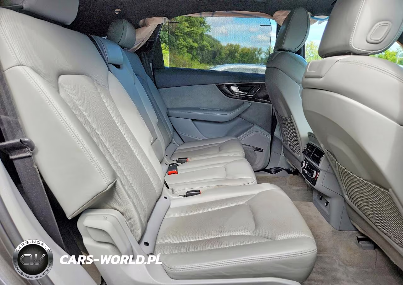 2018 Audi Q7 VIN:WA1VAAF71JD036085 - 11