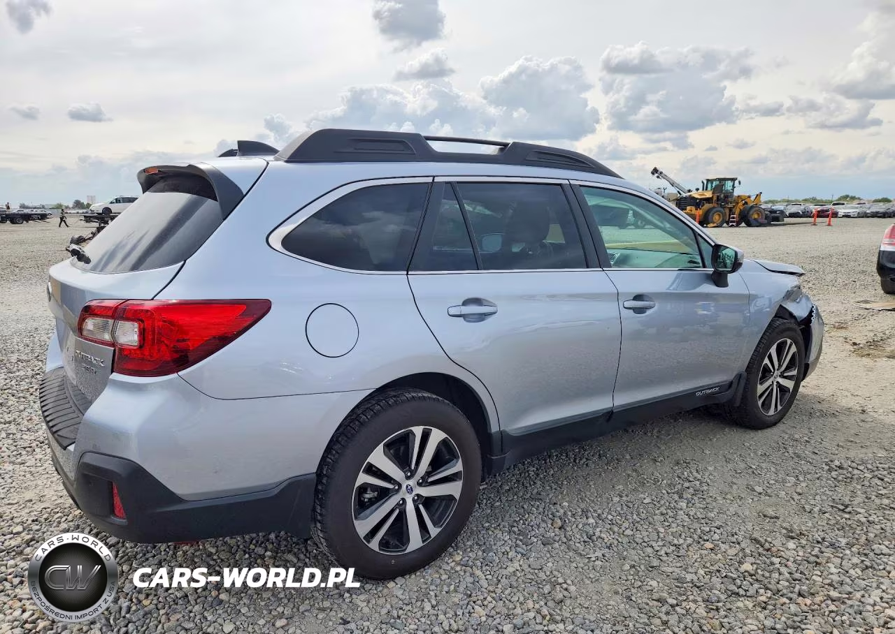 2018 Subaru Outback 3.6R Limited VIN:4S4BSENC5J3391810 - 3
