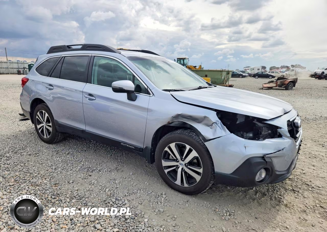 2018 Subaru Outback 3.6R Limited VIN:4S4BSENC5J3391810 - 4
