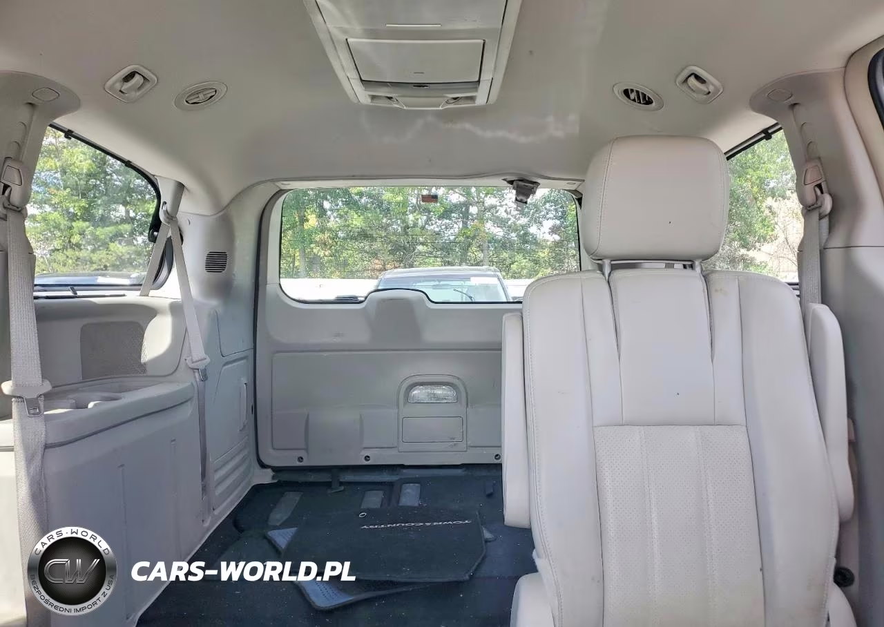 2014 Chrysler Town & Country Touring L VIN:2C4RC1CG6ER200181 - 10