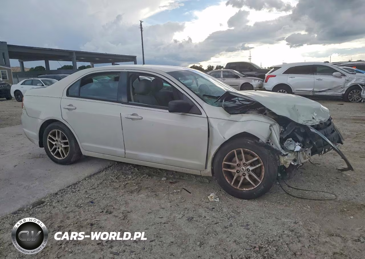 2012 Ford Fusion S VIN:3FAHP0GA5CR184598 - 4