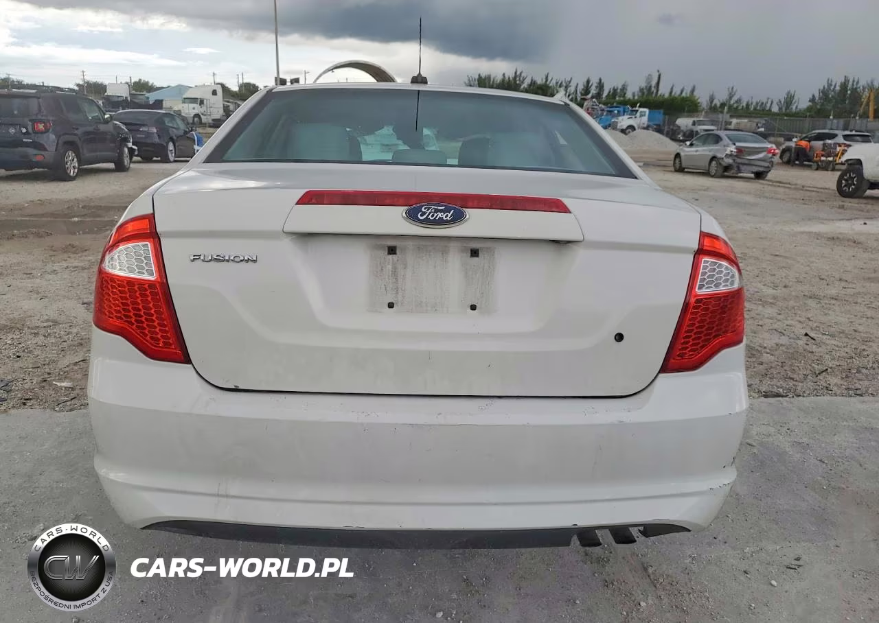 2012 Ford Fusion S VIN:3FAHP0GA5CR184598 - 6