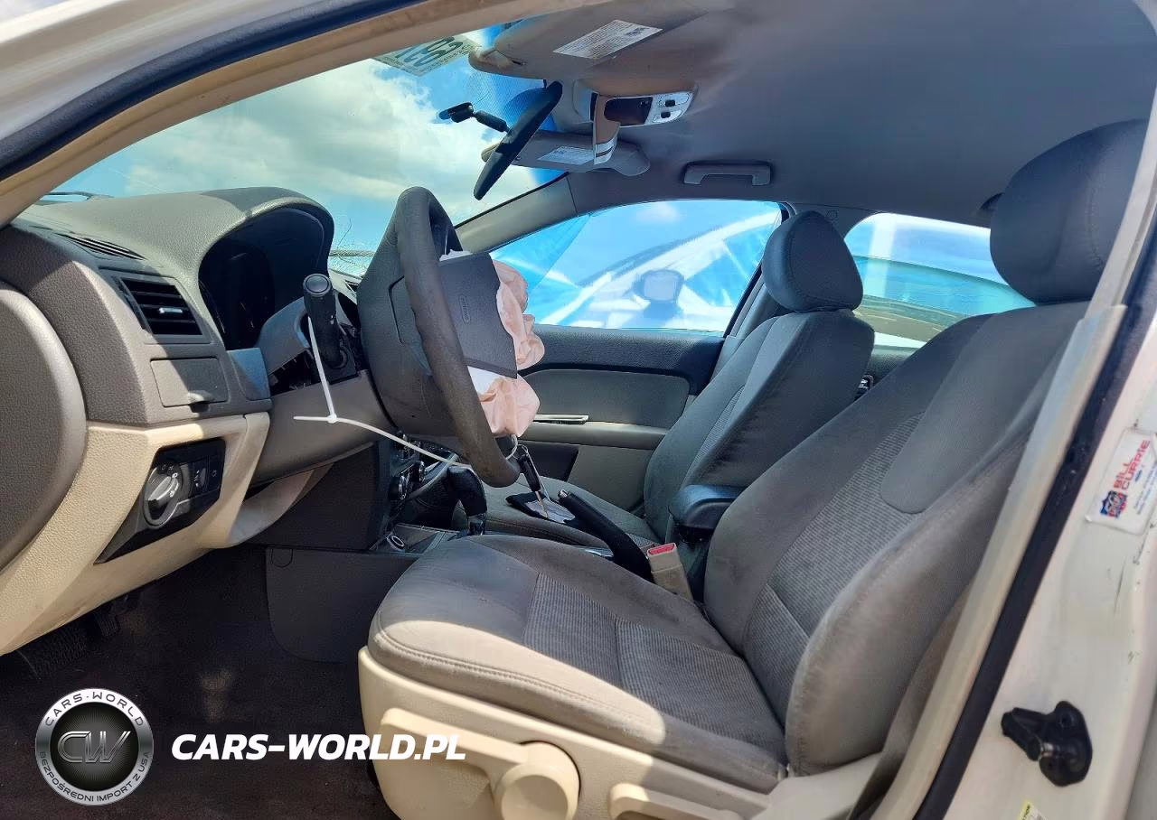 2012 Ford Fusion S VIN:3FAHP0GA5CR184598 - 7