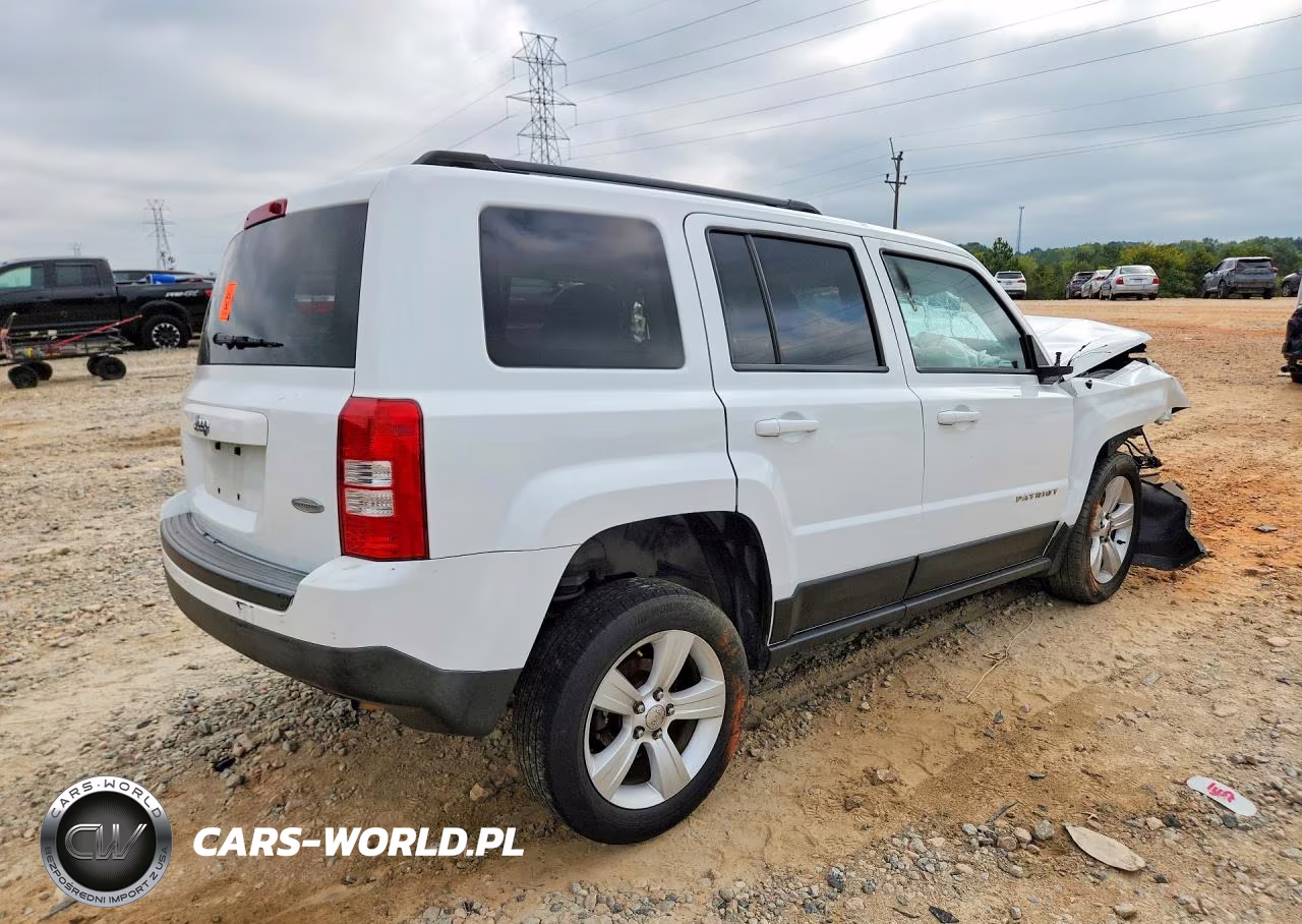2015 Jeep Patriot Latitude VIN:1C4NJRFB6FD417785 - 3