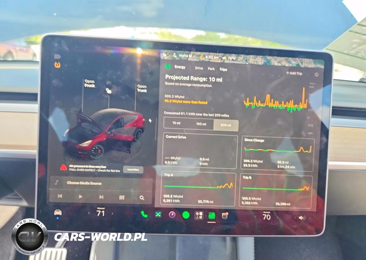 2023 Tesla Model Y VIN:7SAYGDEFXPF941571 - 9