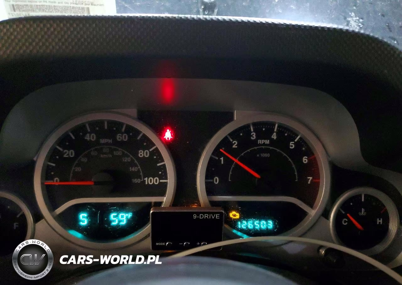 2007 Jeep Wrangler Sahara VIN:1J8GA59107L225704 - 9