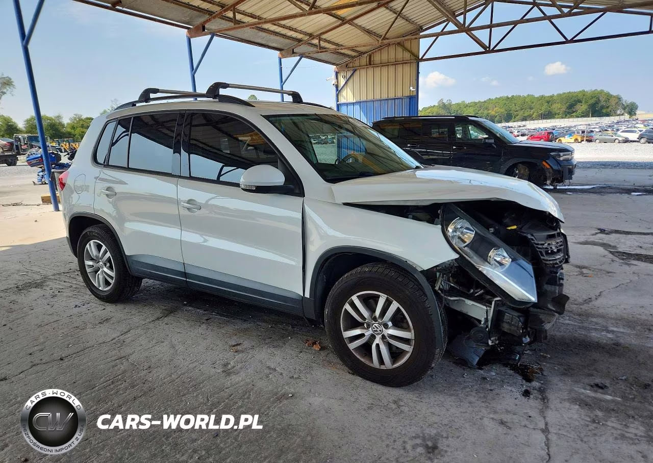 2015 Volkswagen Tiguan S VIN:WVGAV7AX4FW610981 - 4