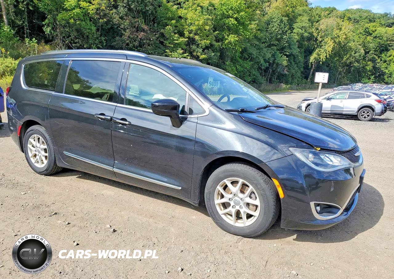 2020 Chrysler Pacifica Touring L VIN:2C4RC1BG1LR106465 - 4