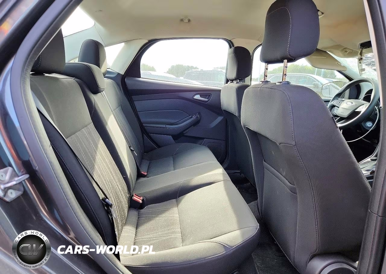 2018 Ford Focus Se VIN:1FADP3F29JL290865 - 10