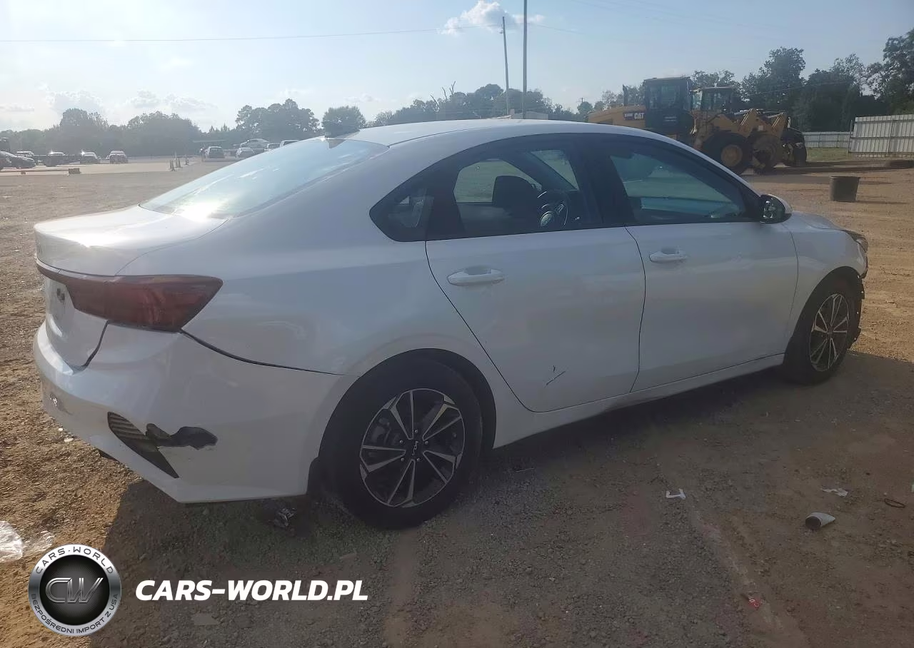 2023 Kia Forte Lxs VIN:3KPF24AD7PE690604 - 3