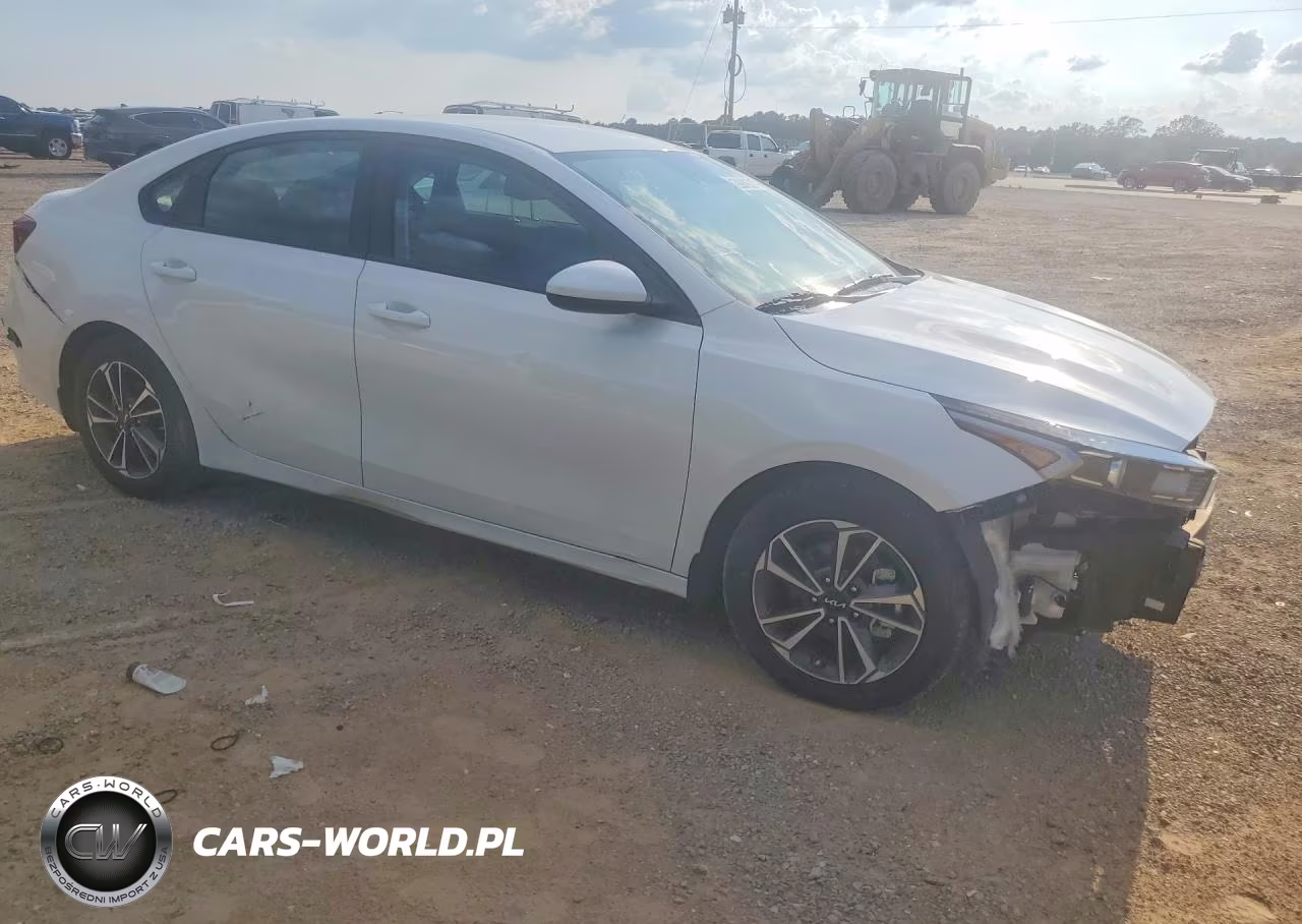2023 Kia Forte Lxs VIN:3KPF24AD7PE690604 - 4