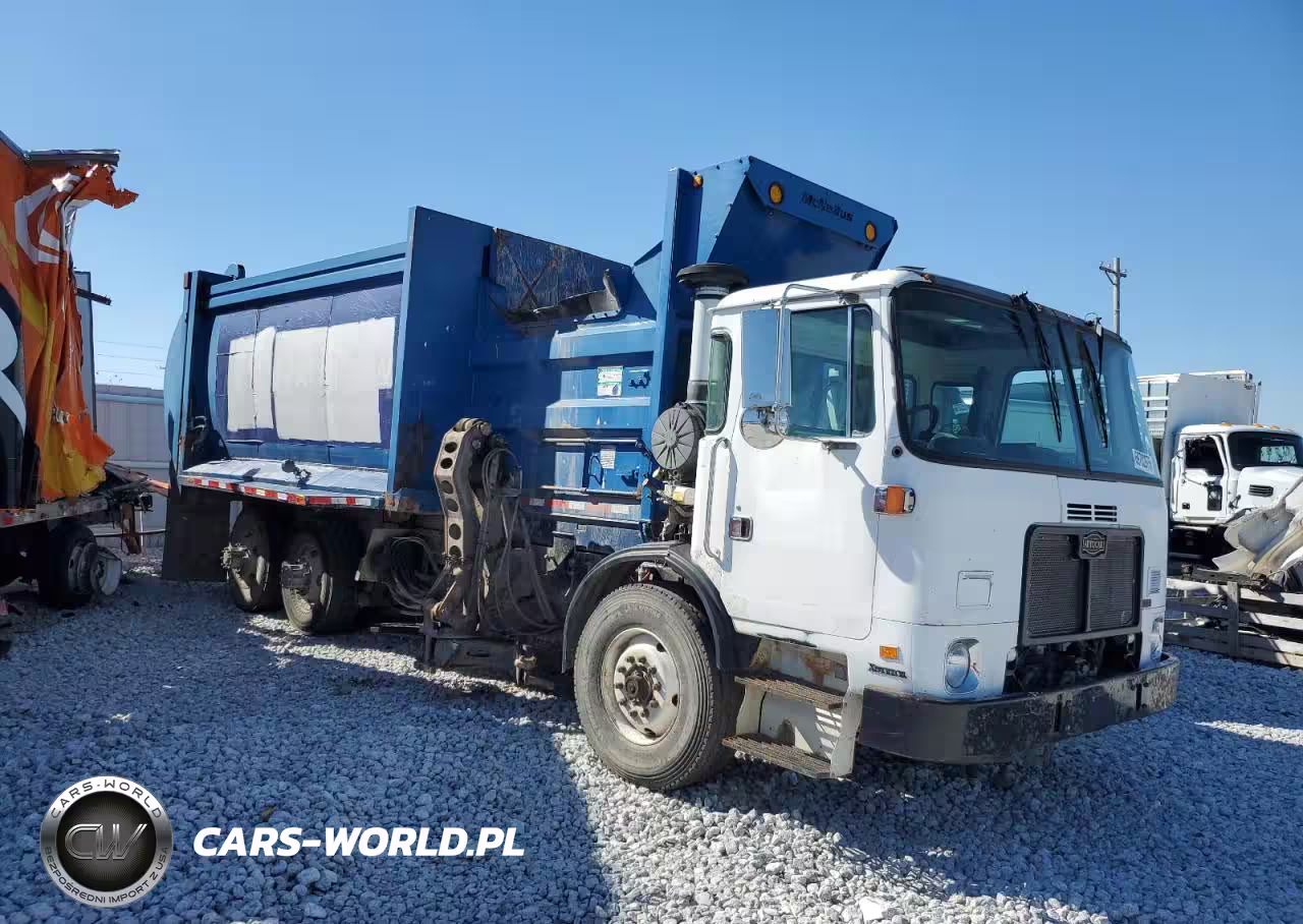 2011 Autocar Xpeditor Refuse Truck