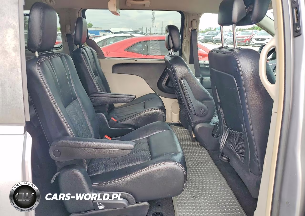 2015 Chrysler Town & Country Touring-L VIN:2C4RC1CGXFR506964 - 11