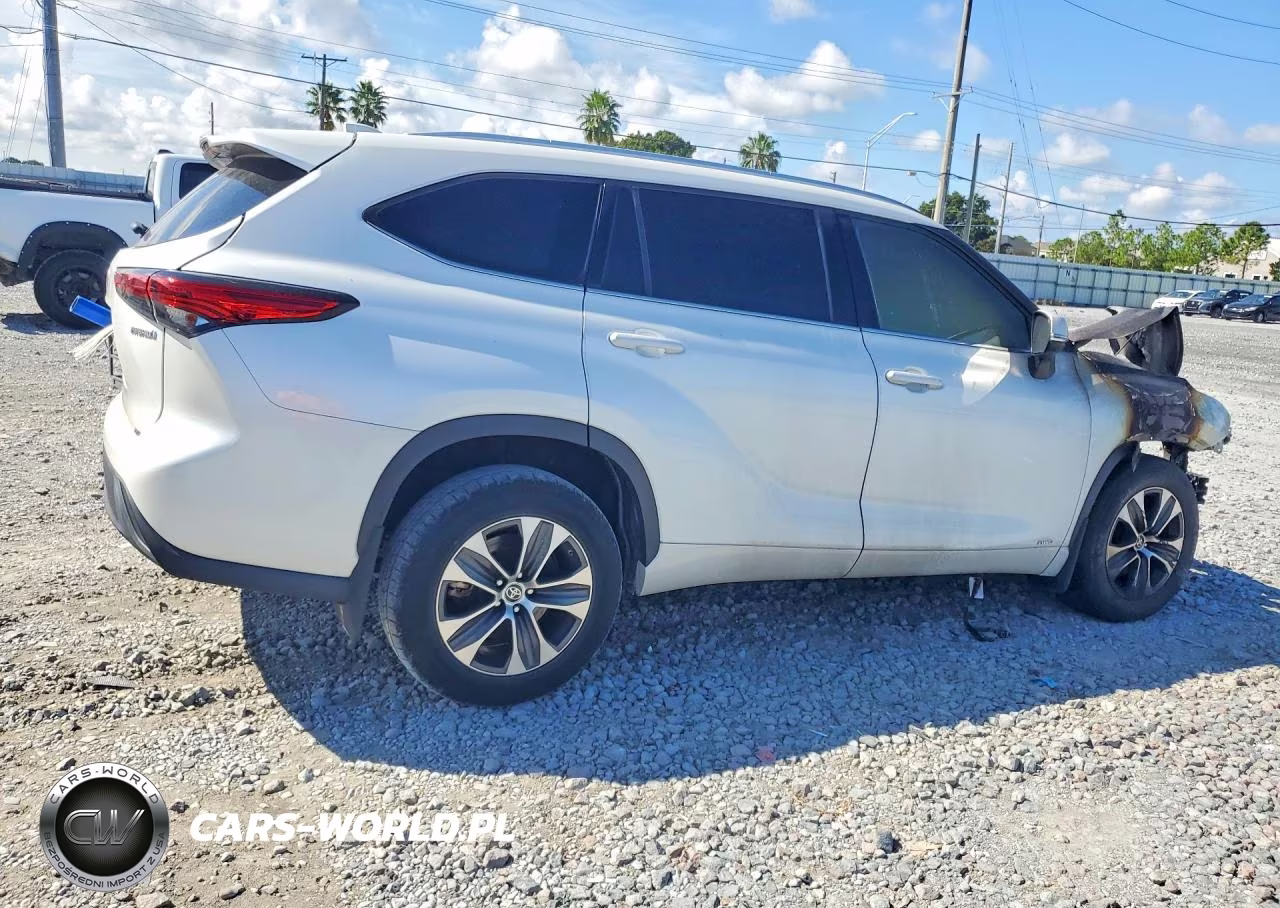 2022 Toyota Highlander Hybrid Xle VIN:5TDGBRCH6NS538513 - 3