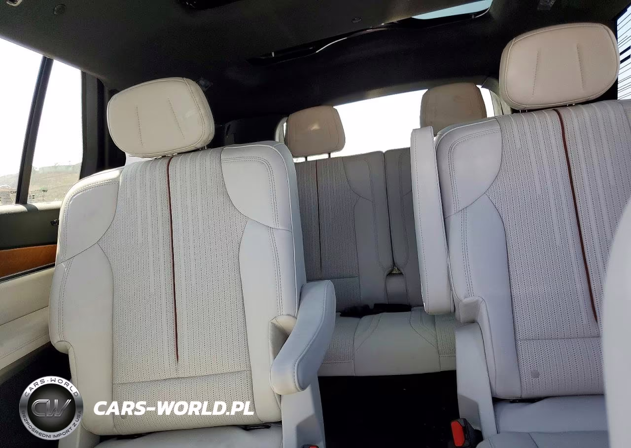 2026 Cadillac Vistiq Sport VIN:1GYC3NML5TZ711645 - 10