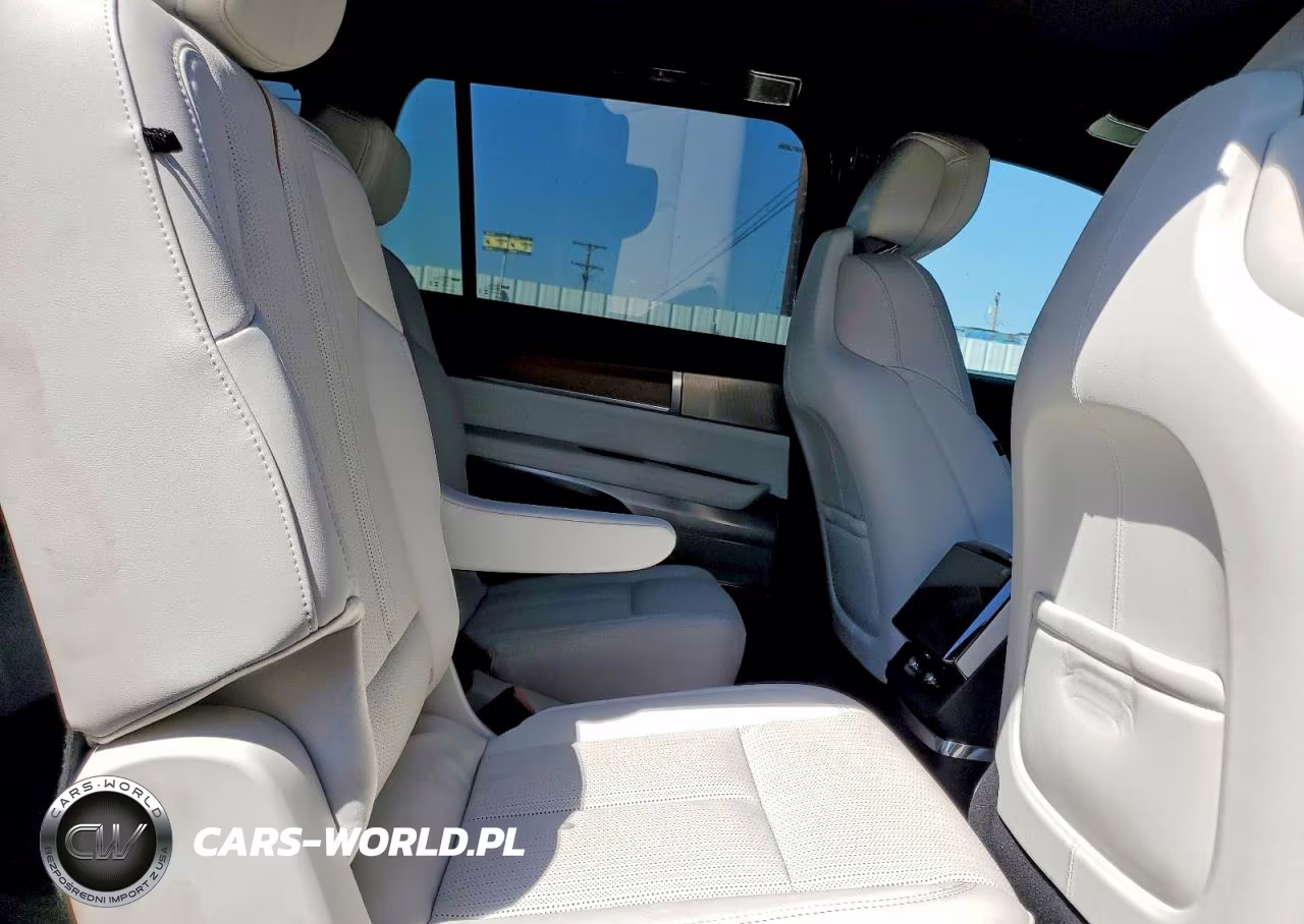 2026 Cadillac Vistiq Sport VIN:1GYC3NML5TZ711645 - 11