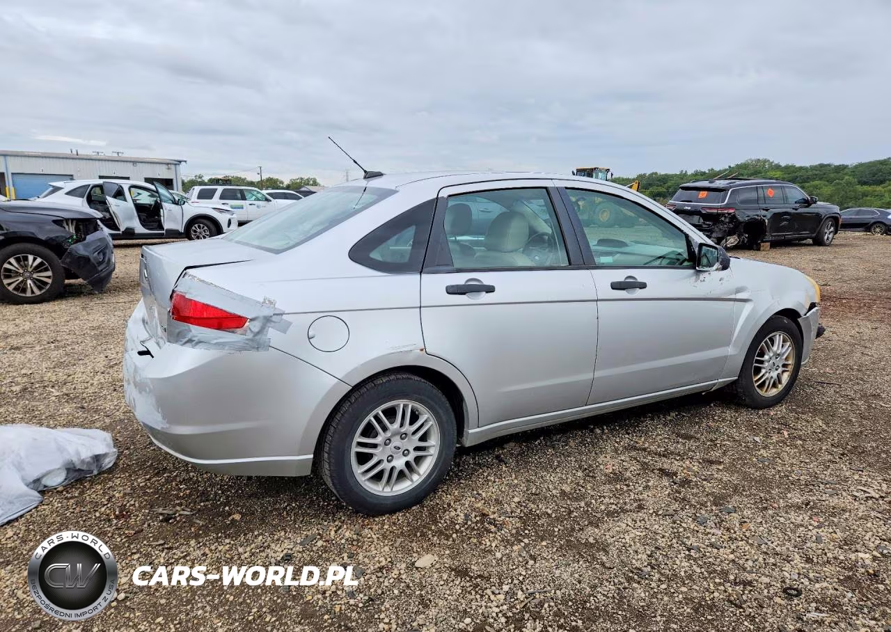 2010 Ford Focus Se VIN:1FAHP3FN8AW114335 - 3