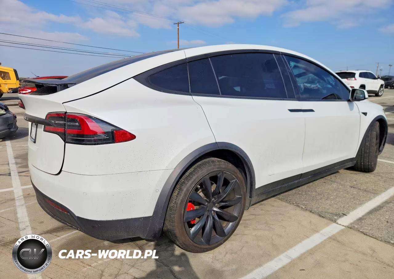 2018 Tesla Model X VIN:5YJXCBE26JF120593 - 3