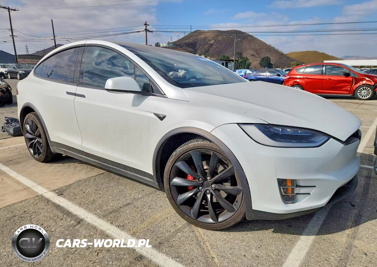 2018 Tesla Model X VIN:5YJXCBE26JF120593 - 4