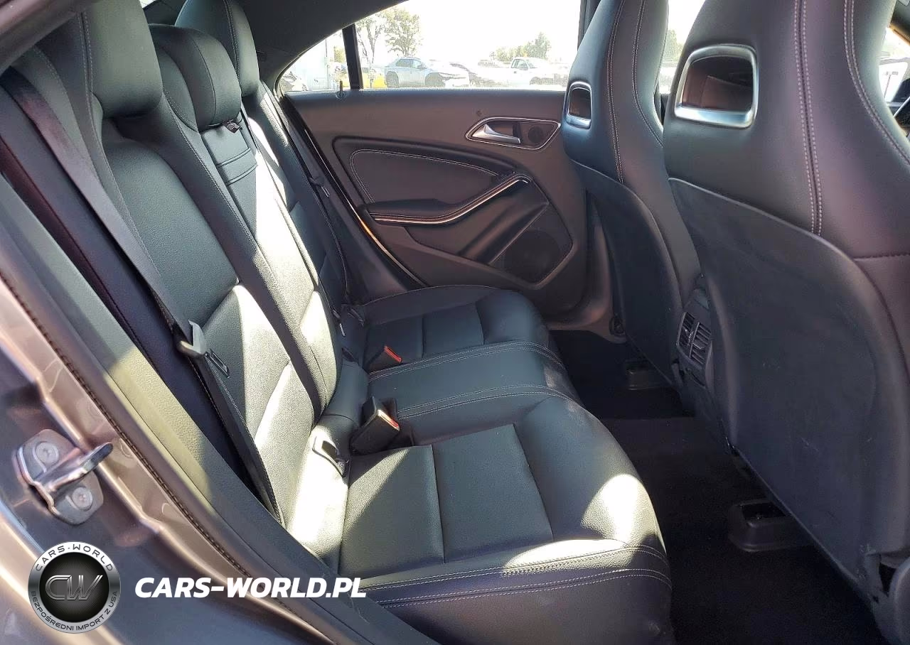 2018 Mercedes-Benz Cla 250 VIN:WDDSJ4EB1JN686793 - 10
