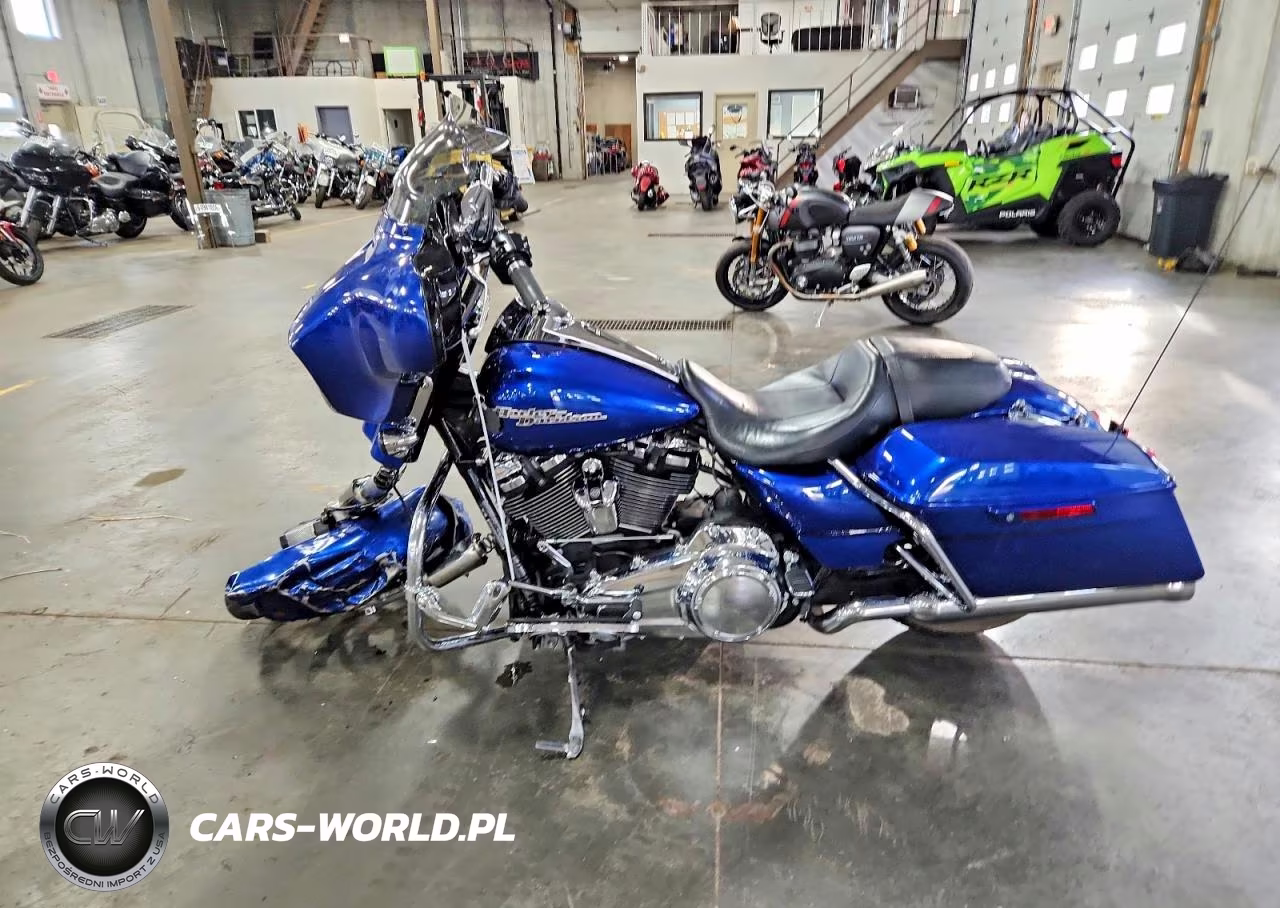 2017 Harley-Davidson Flhxs Street Glide Special VIN:1HD1KRC10HB650288 - 3