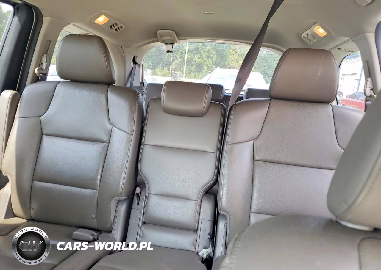 2016 Honda Odyssey Touring VIN:5FNRL5H92GB105035 - 10