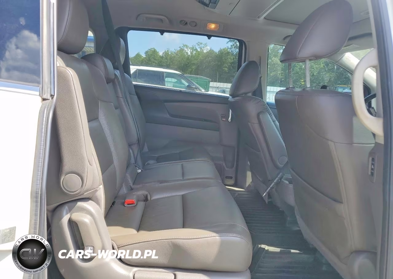 2016 Honda Odyssey Touring VIN:5FNRL5H92GB105035 - 11