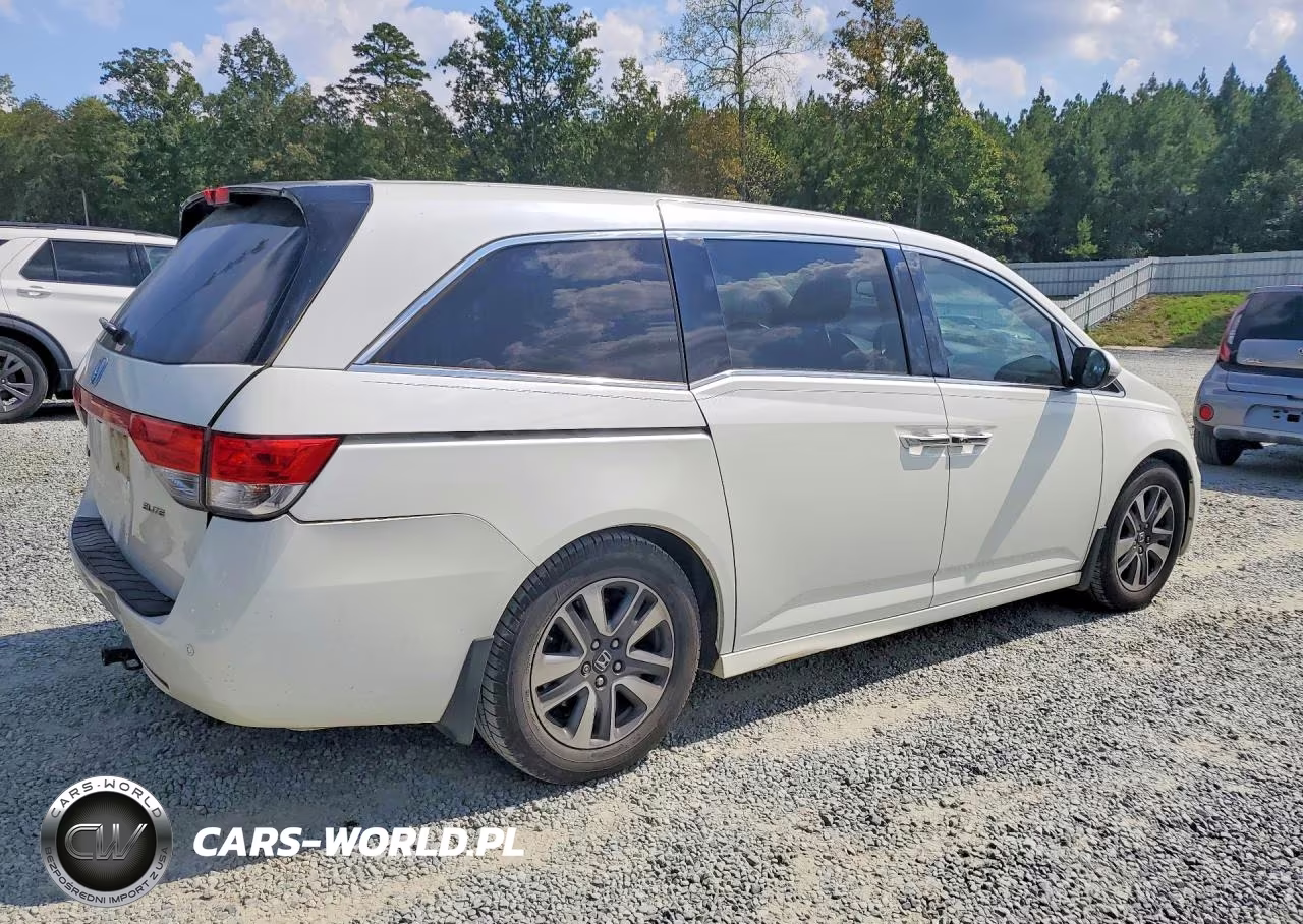 2016 Honda Odyssey Touring VIN:5FNRL5H92GB105035 - 3