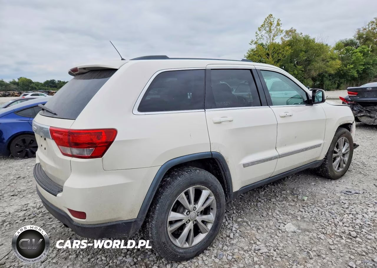 2012 Jeep Grand Cherokee Laredo VIN:1C4RJFAG3CC326185 - 3