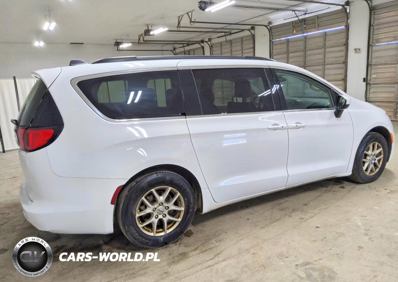 2021 Chrysler Voyager Lxi VIN:2C4RC1DG5MR504745 - 3