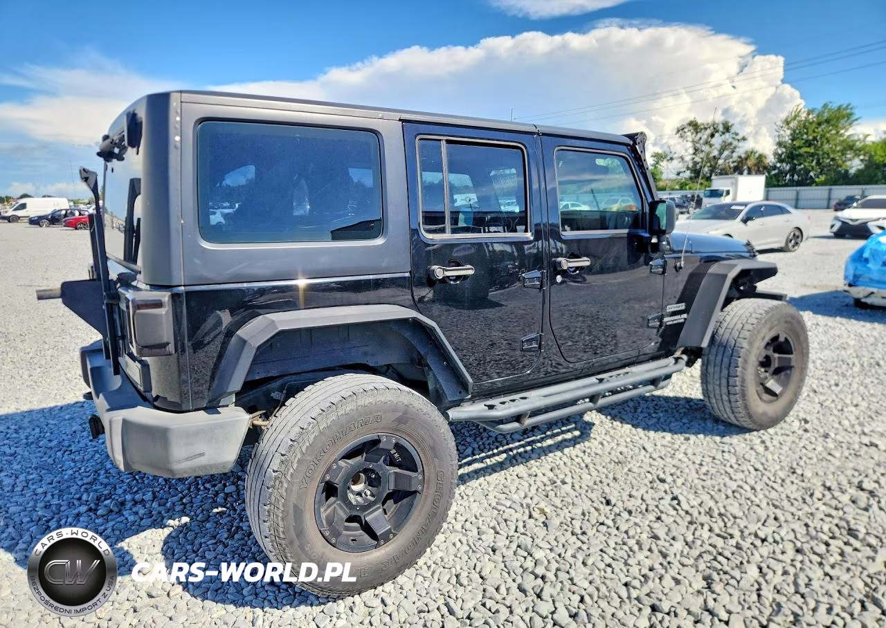 2016 Jeep Wrangler Unlimited Sport VIN:1C4BJWDG3GL134543 - 3