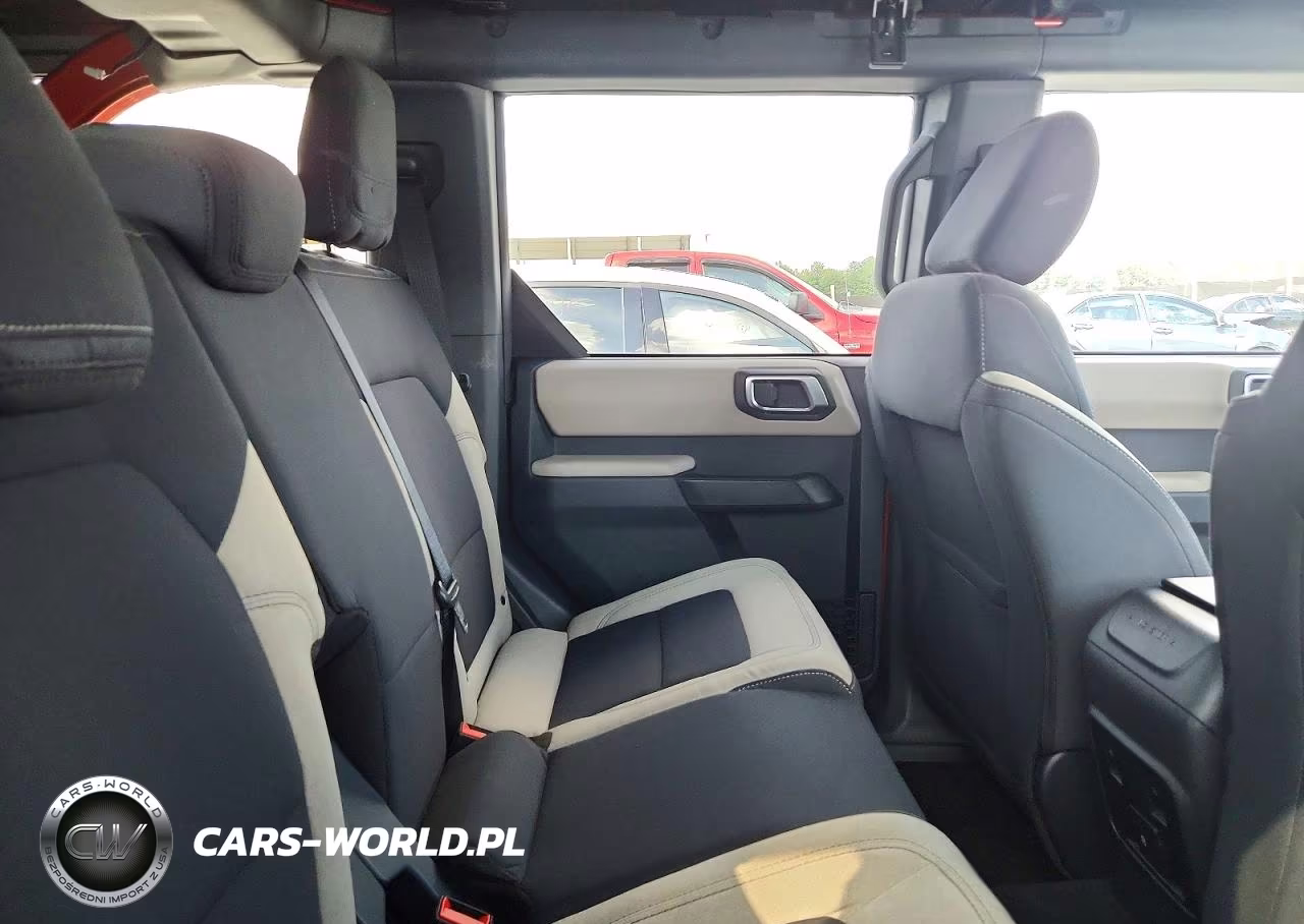 2022 Ford Bronco Base VIN:1FMDE5BH5NLA99760 - 11
