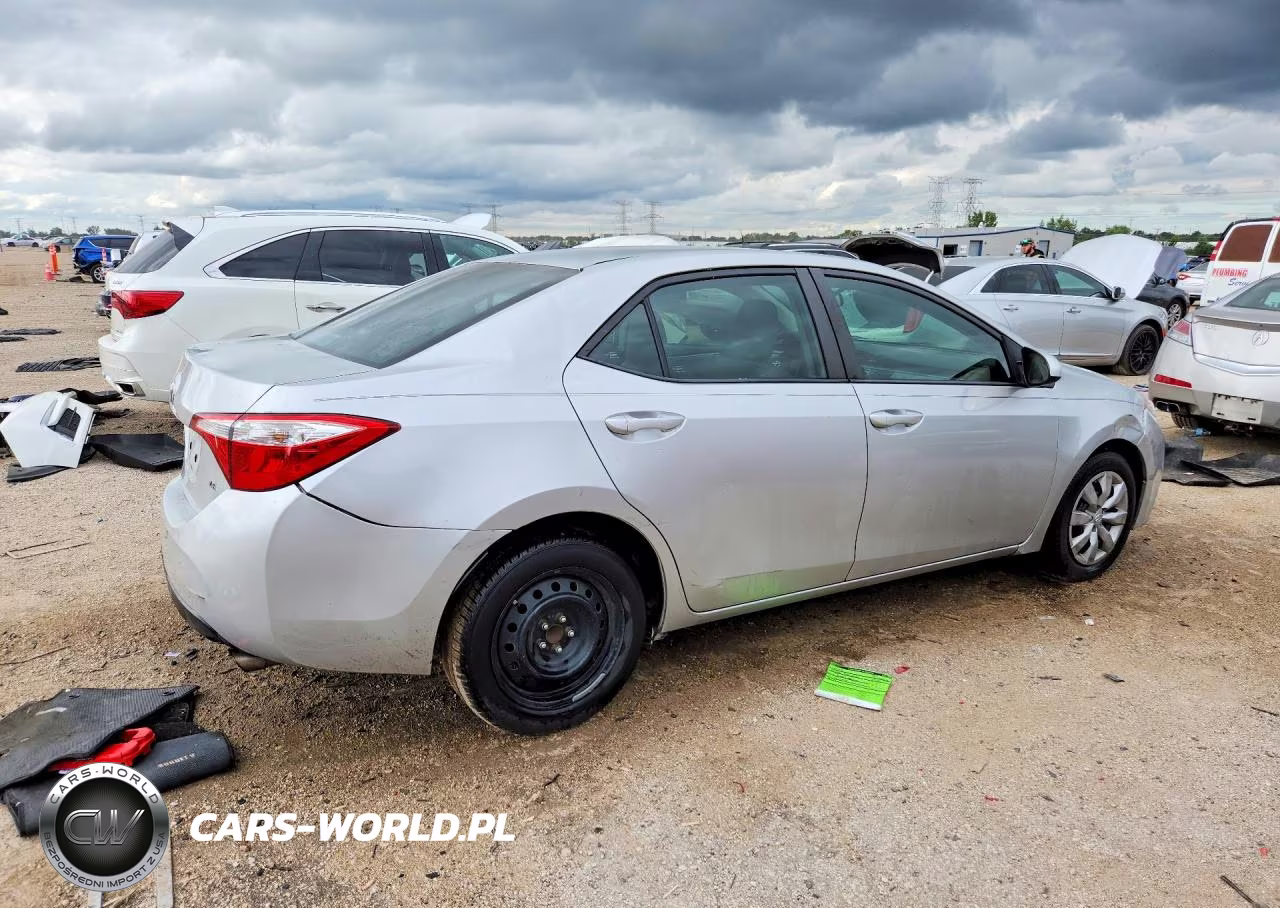 2015 Toyota Corolla Le VIN:2T1BURHE8FC466811 - 3