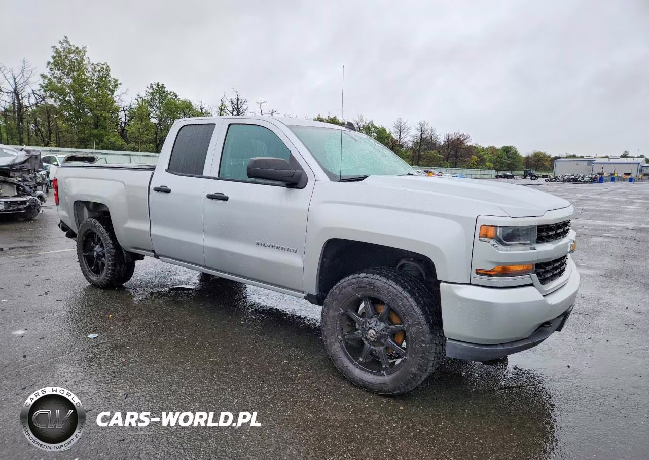 2018 Chevrolet Silverado K1500 Custom VIN:1GCVKPEC9JZ243797 - 4
