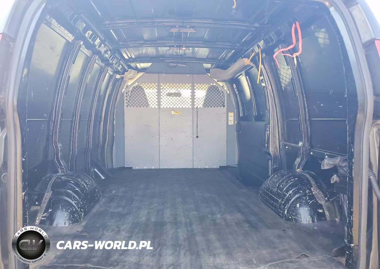 2018 Chevrolet Express 2500 Cargo Delivery Van VIN:1GCWGAFP3J1336429 - 10