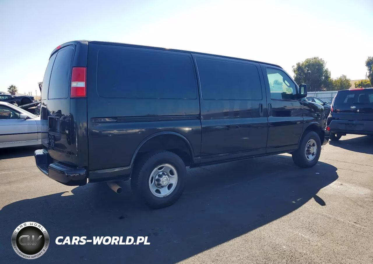 2018 Chevrolet Express 2500 Cargo Delivery Van VIN:1GCWGAFP3J1336429 - 3